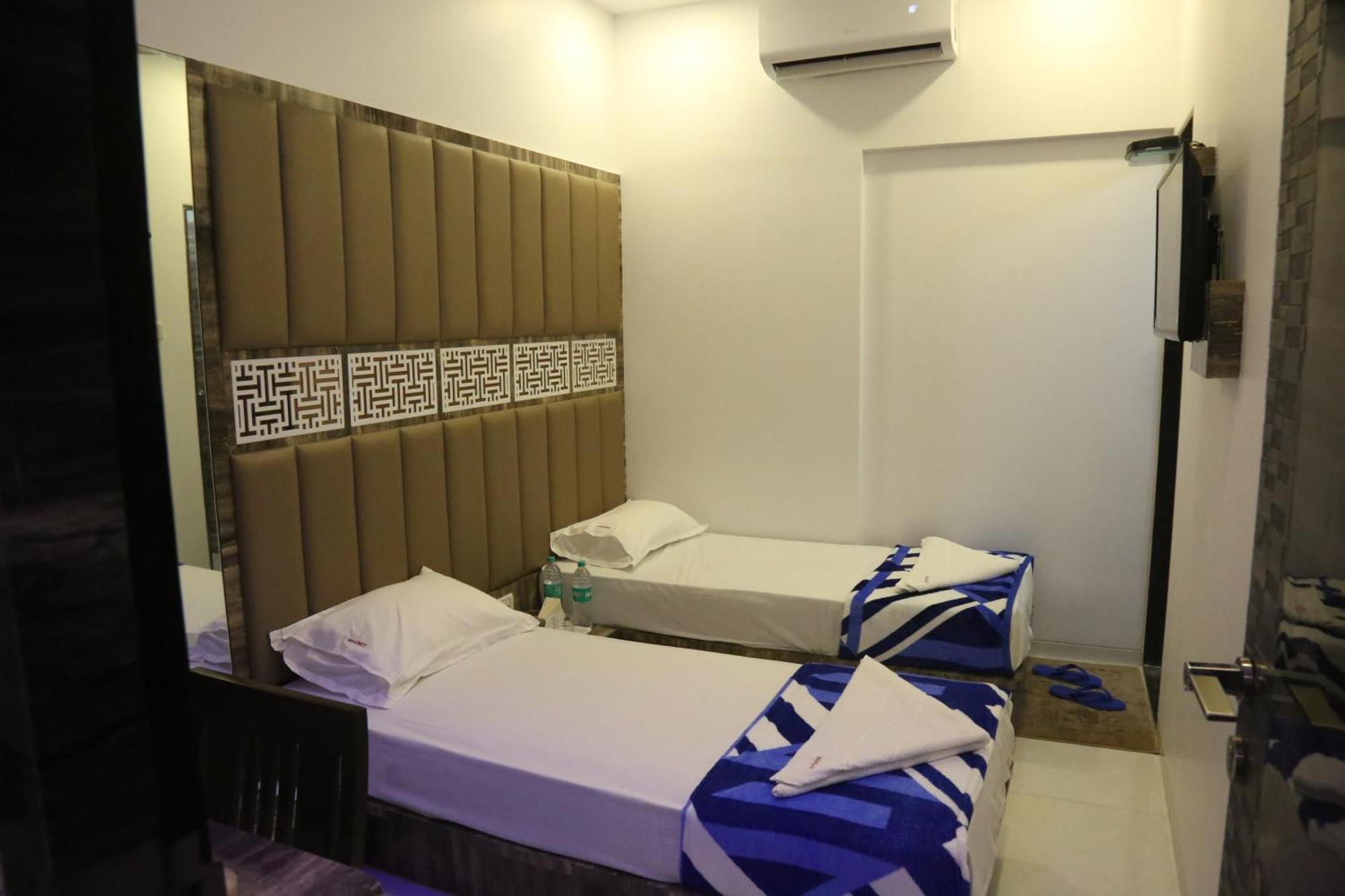 Hotel Magnum Airport T-2 Мумбаи Экстерьер фото